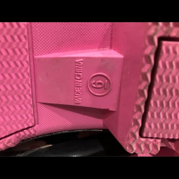 Women’s size 6 floral pattern rubber boots with adjustable calf strap - Picture 9 of 10